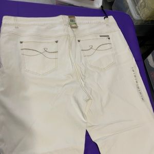 DKNY soho jean mid rise reg fit / boot cut